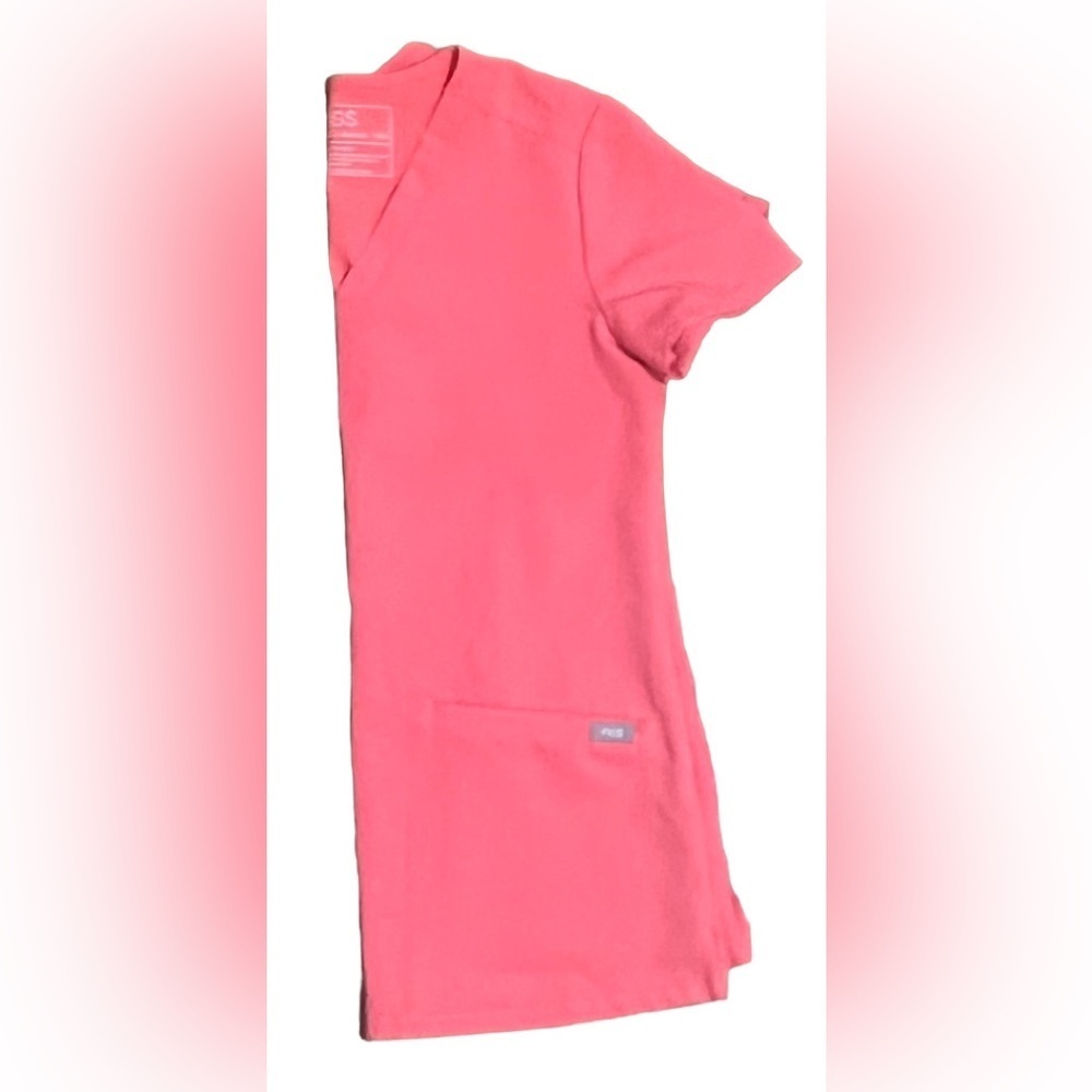 🔸💗 FIGS Casma 3-Pocket Scrub Top.Limited edition color-Hot Coral. Size XXS - Picture 6 of 11